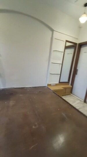 Room in 2 BHK Apartment at Mulund West – for Rent