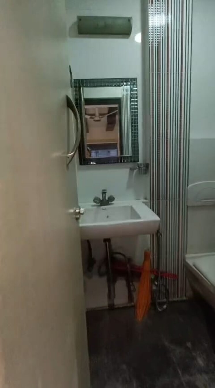 Bathroom, mulund west 2 Bedroom 650 Sq.Ft. Apartment In Mulund West Mumbai 9240298