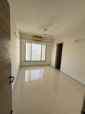 2 BHK Apartment For Rent in Group Seven Rushi Heights, Goregaon East