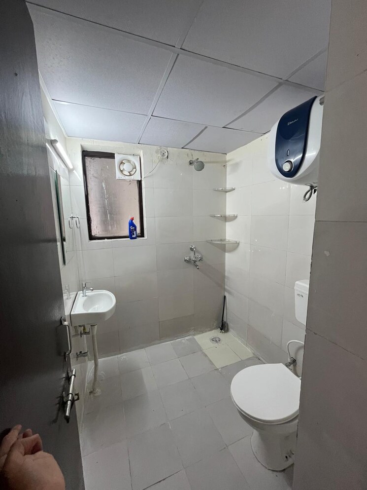 Bathroom, amolik-sankalp 3 Bedroom 815 Sq.Ft. Apartment In Sector 85 Faridabad 9240324