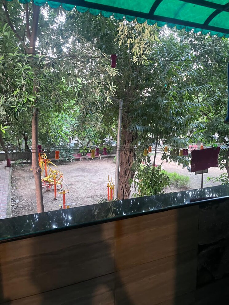 Garden, sector 12 dwarka 2 Bedroom 1200 Sq.Ft. Apartment In Sector 12 Dwarka Delhi 9240321