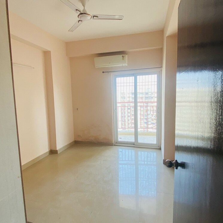 Room, mahagun-moderne 2.5 Bedroom 1250 Sq.Ft. Apartment In Sector 78 Noida 9240320