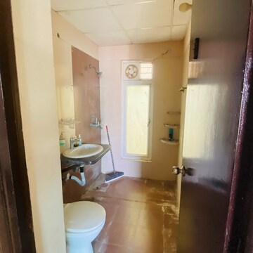 Bathroom in 2.5 BHK Apartment at Mahagun Moderne, Sector 78 – for Rent