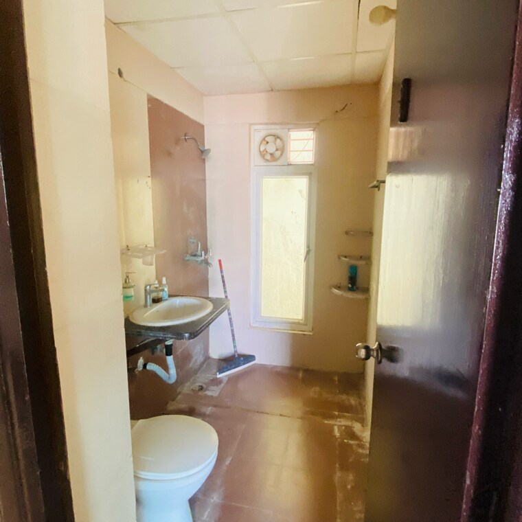 Bathroom, mahagun-moderne 2.5 Bedroom 1250 Sq.Ft. Apartment In Sector 78 Noida 9240320