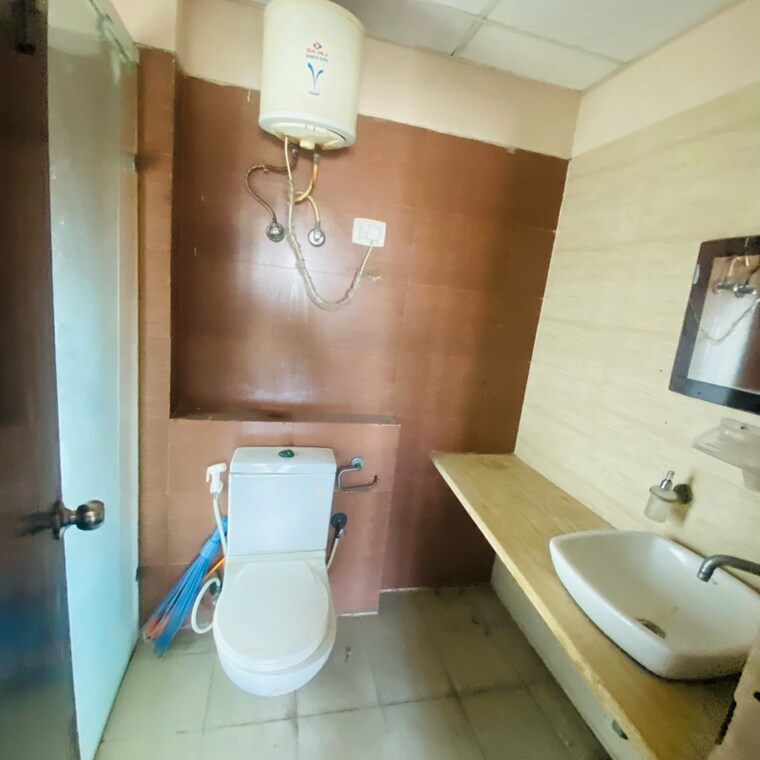 Bathroom, mahagun-moderne 2.5 Bedroom 1250 Sq.Ft. Apartment In Sector 78 Noida 9240320