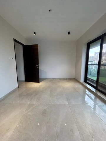 Room in 3 BHK Apartment at Lake Front Solitaire, Powai – for Sale