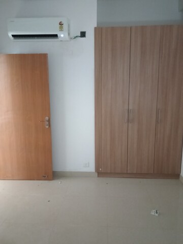 Room in 4 BHK Apartment at SS Linden, Sector 84 – for Rent