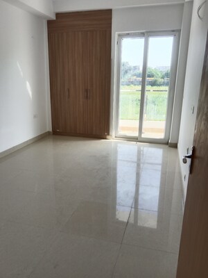 Room in 4 BHK Apartment at SS Linden, Sector 84 – for Rent