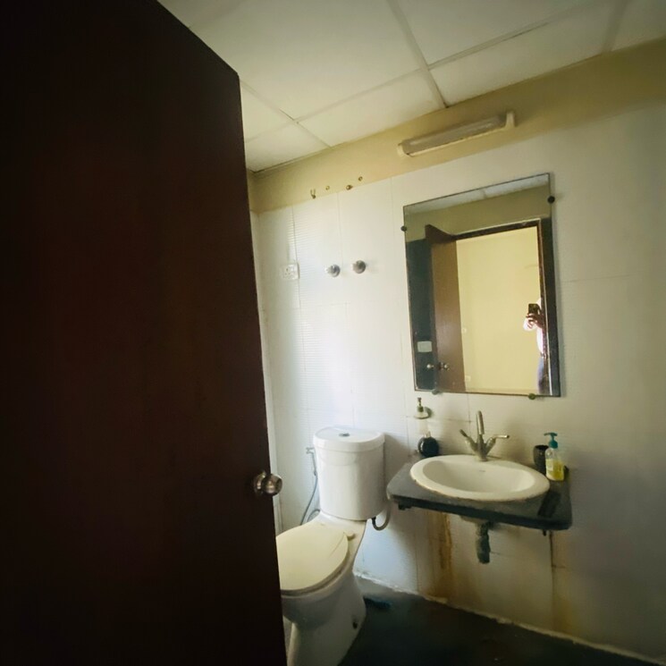 Bathroom, mahagun-moderne 3 Bedroom 1550 Sq.Ft. Apartment In Sector 78 Noida 9240344