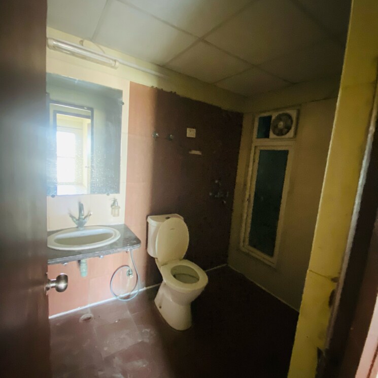 Bathroom, mahagun-moderne 3 Bedroom 1550 Sq.Ft. Apartment In Sector 78 Noida 9240344