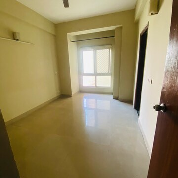 Room in 3 BHK Apartment at Mahagun Moderne, Sector 78 – for Rent