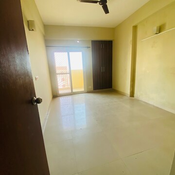 Room in 3 BHK Apartment at Mahagun Moderne, Sector 78 – for Rent