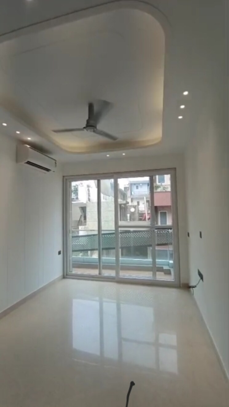 Room, lajpat nagar 4 2 Bedroom 900 Sq.Ft. Builder Floor In Lajpat Nagar 4 Delhi 9240395