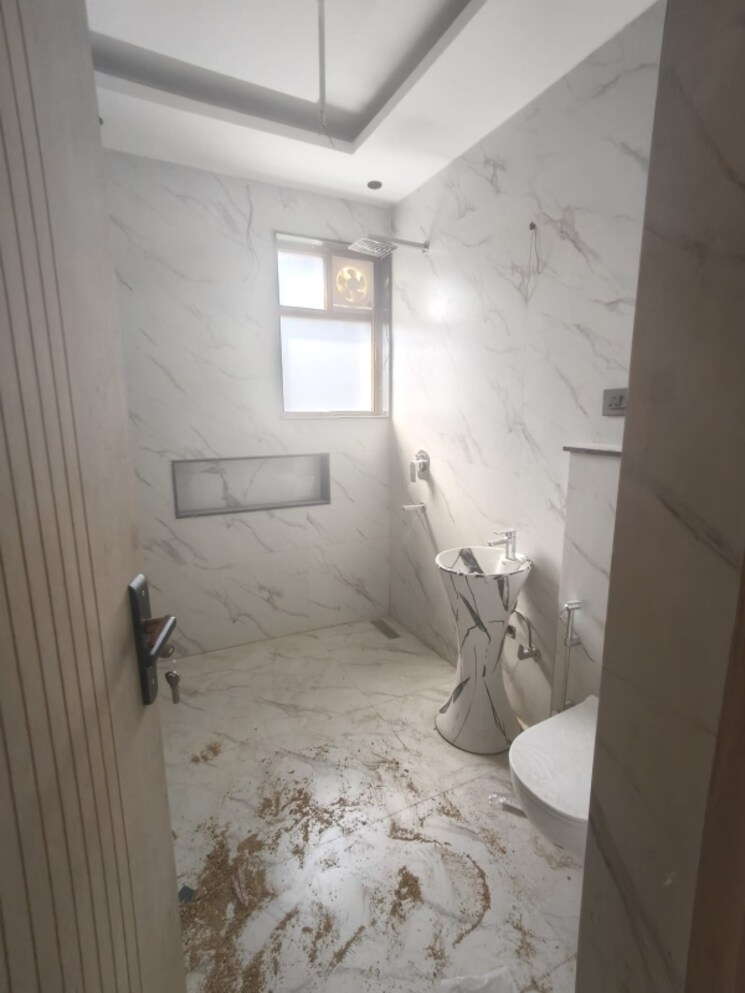 Bathroom, sector 43 3 Bedroom 300 Sq.Yd. Villa In Sector 43 Noida 9240362