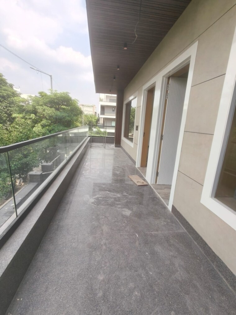 Balcony, sector 43 3 Bedroom 300 Sq.Yd. Villa In Sector 43 Noida 9240362