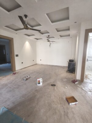 Building Lobby in 3 BHK Villa at Sector 43 – for Rent