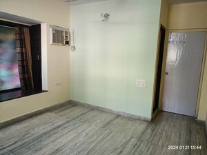Room in 4 BHK Apartment at Vashi Sector 12 – for Sale