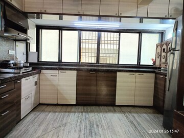 Room in 4 BHK Apartment at Vashi Sector 12 – for Sale