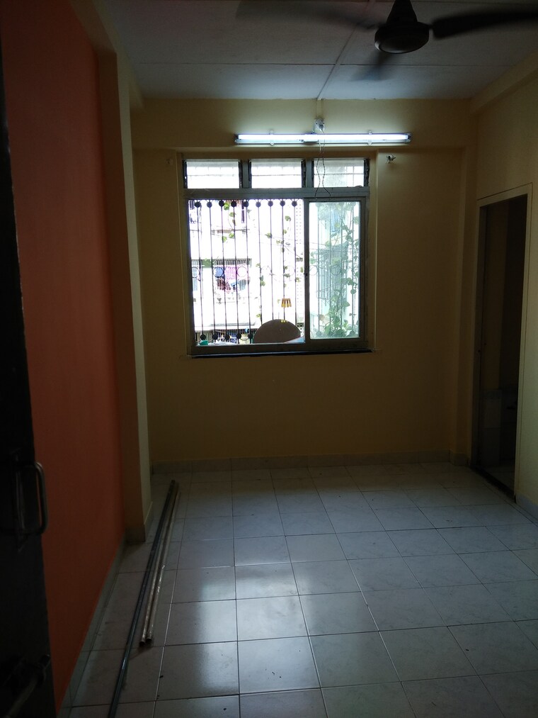 Room, malad west 1 RK 225 Sq.Ft. Apartment In Malad West Mumbai 9240406