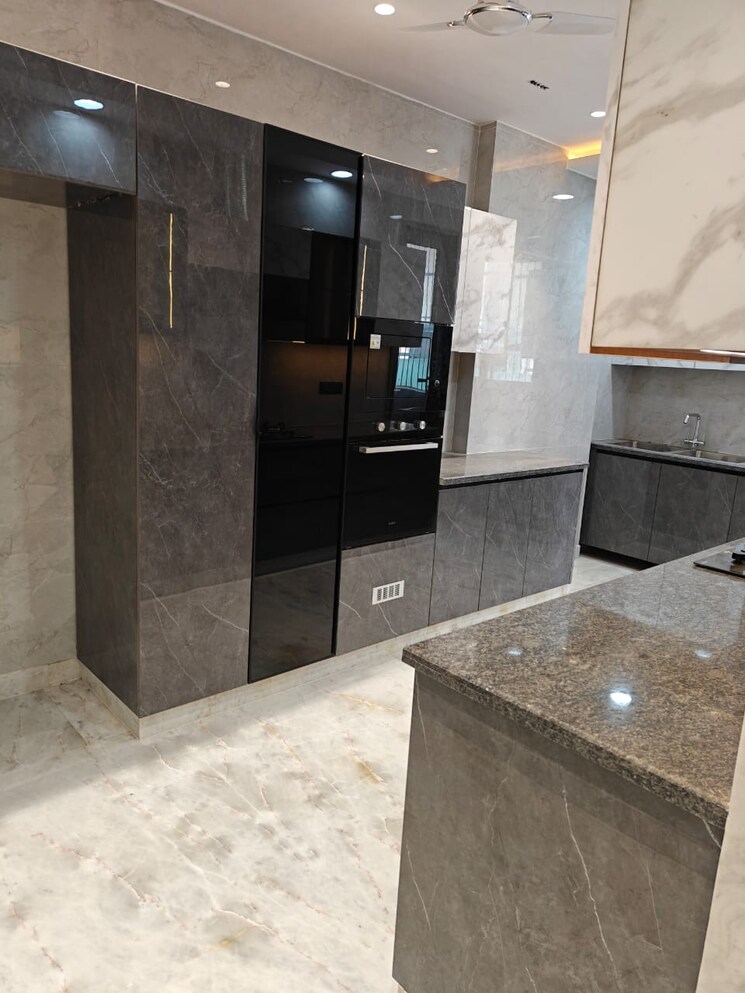 Kitchen, emaar-the-palm-springs 4 Bedroom 4475 Sq.Ft. Apartment In Sector 54 Gurgaon 9240407