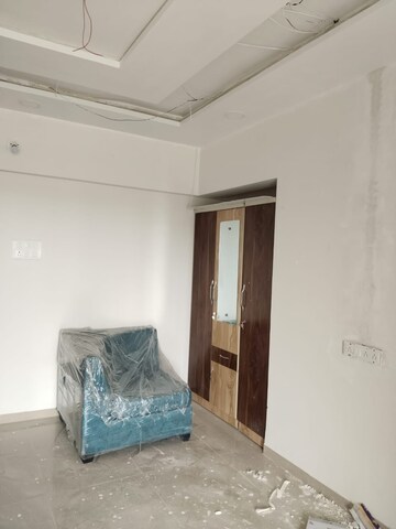 Room in 1 BHK Apartment at Mantra 29 Gold Coast, Tingre Nagar – for Rent