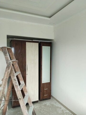 Room in 1 BHK Apartment at Mantra 29 Gold Coast, Tingre Nagar – for Rent