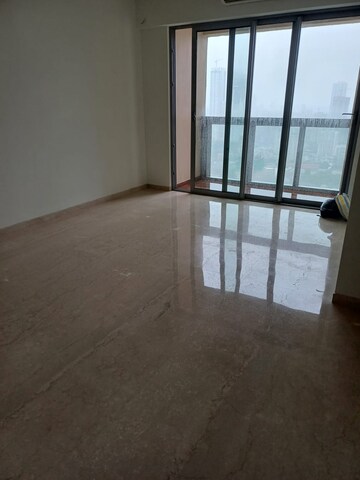 Room in 2 BHK Apartment at Piramal Aranya, Byculla – for Rent