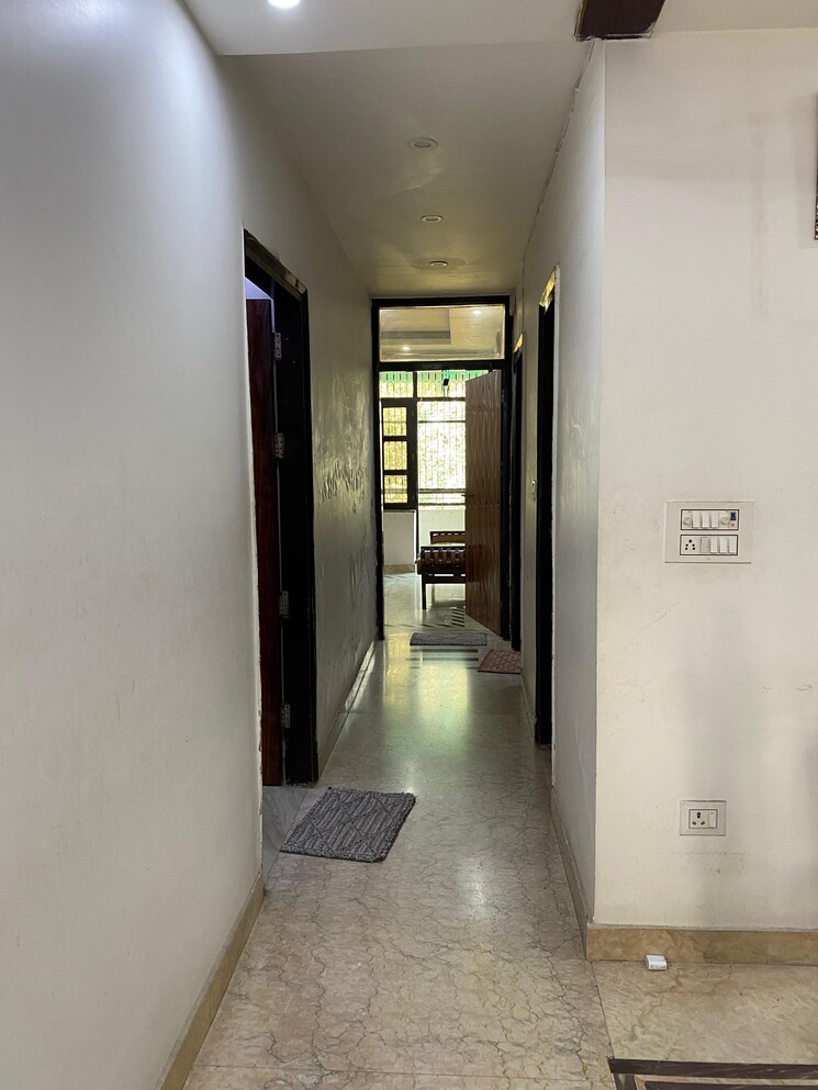 undefined, paschim vihar 3 Bedroom 250 Sq.Yd. Builder Floor In Paschim Vihar Delhi 9134000