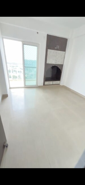 Room in 2 BHK Apartment at Fusion Homes, Tech Zone 4 Greater Noida – for Sale