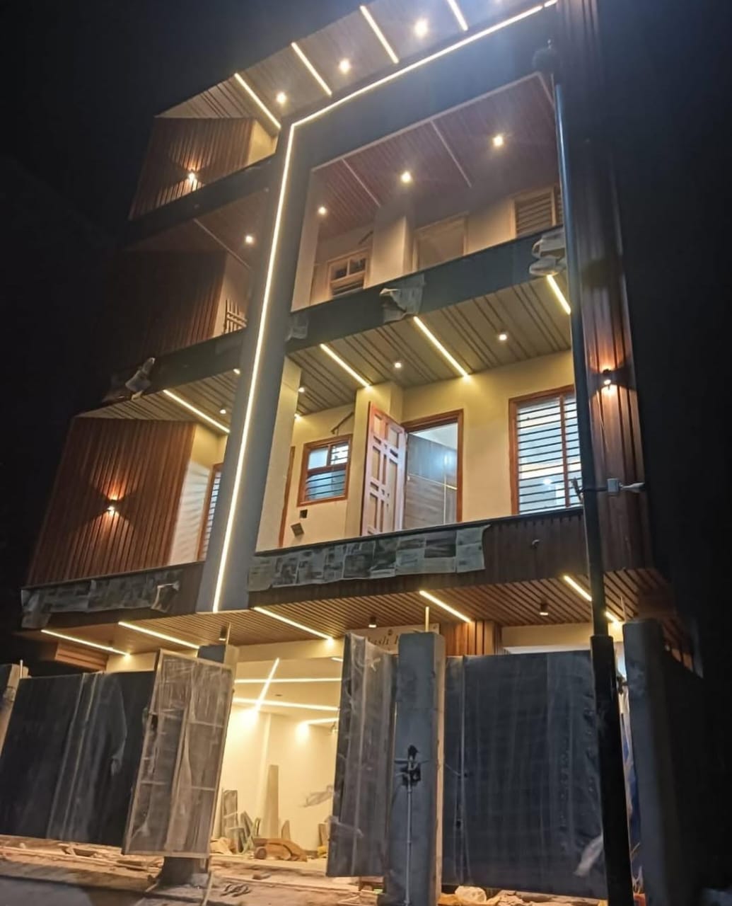 3 BHK + Pooja Room,Servant Room,Extra Room 180 Sq.Yd. Builder Floor in BPTP District