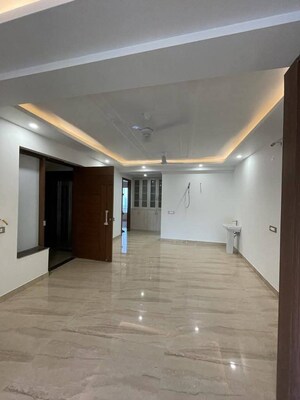 Building Lobby in 1.5 BHK Builder Floor at Sector 22 – for Rent