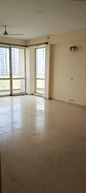 Room in 3.5 BHK Apartment at Unitech Harmony, Sector 50 – for Rent