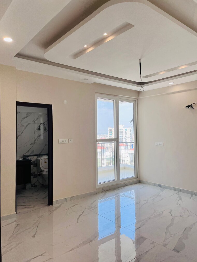 Room, vip road 3 Bedroom 1735 Sq.Ft. Apartment In Vip Road Zirakpur 9240654