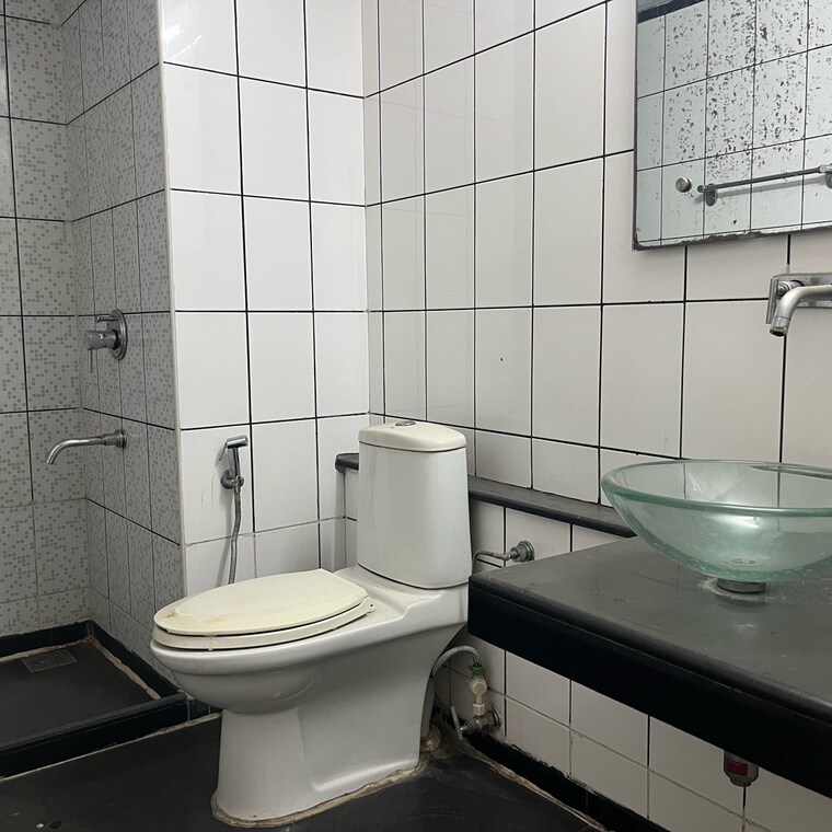 Bathroom, unitech-uniworld-gardens 3 Bedroom 2027 Sq.Ft. Apartment In Islampur Gurgaon 9240672