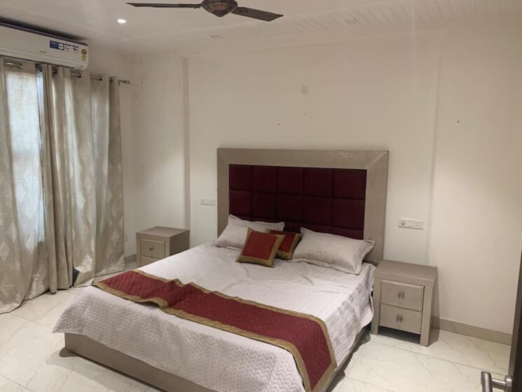 Bedroom, defence colony 2.5 Bedroom 217 Sq.Yd. Builder Floor In Defence Colony Delhi 9240673
