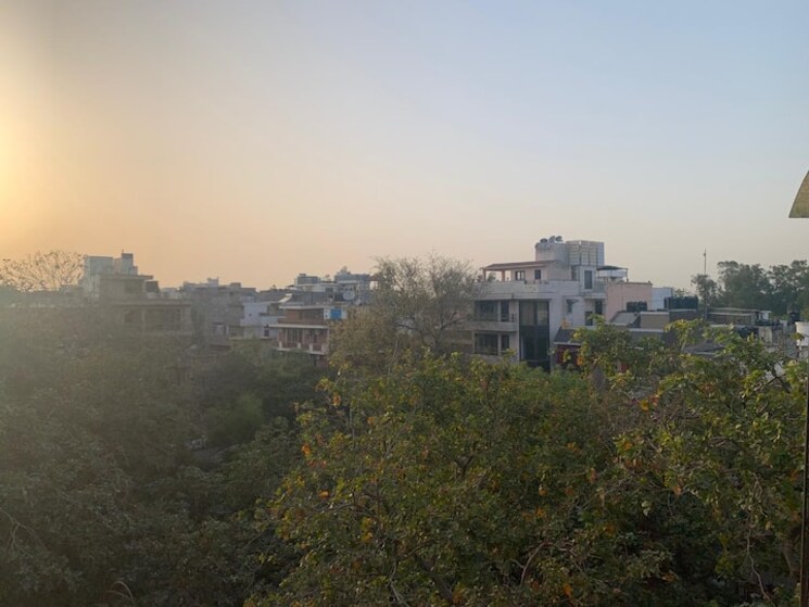 Master Bedroom, defence colony 2.5 Bedroom 217 Sq.Yd. Builder Floor In Defence Colony Delhi 9240673