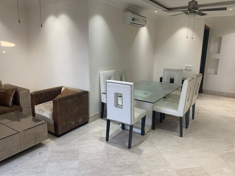Living Room, defence colony 2.5 Bedroom 217 Sq.Yd. Builder Floor In Defence Colony Delhi 9240673