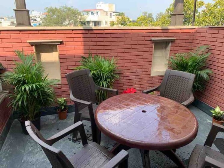 Balcony, defence colony 2.5 Bedroom 217 Sq.Yd. Builder Floor In Defence Colony Delhi 9240673