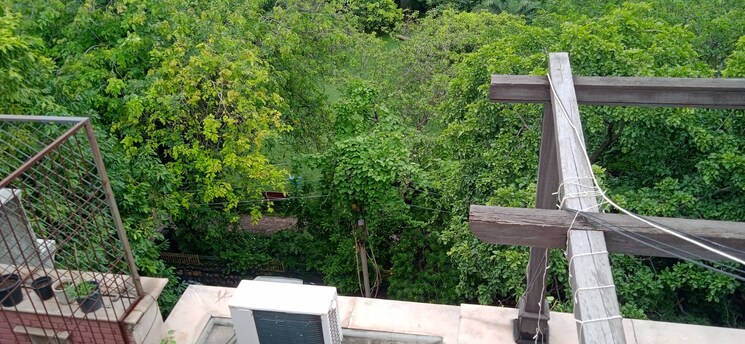 Balcony, defence colony 2.5 Bedroom 217 Sq.Yd. Builder Floor In Defence Colony Delhi 9240673