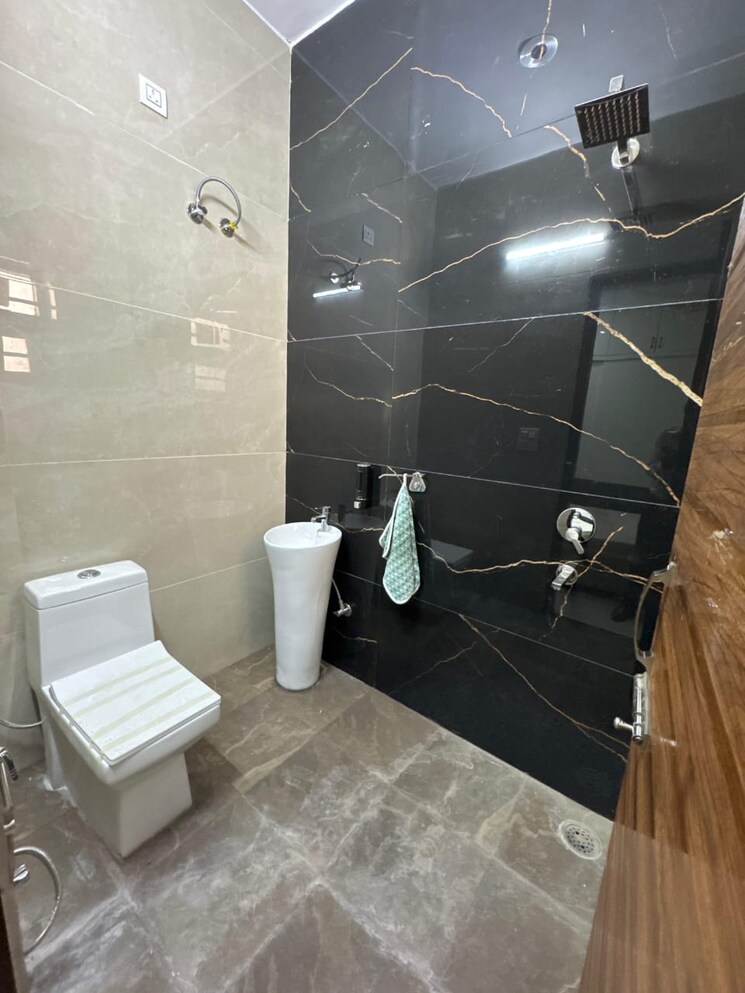 Attached Bathroom, kharar road 3 Bedroom 92 Sq.Yd. Independent House In Kharar Road Mohali 9240680