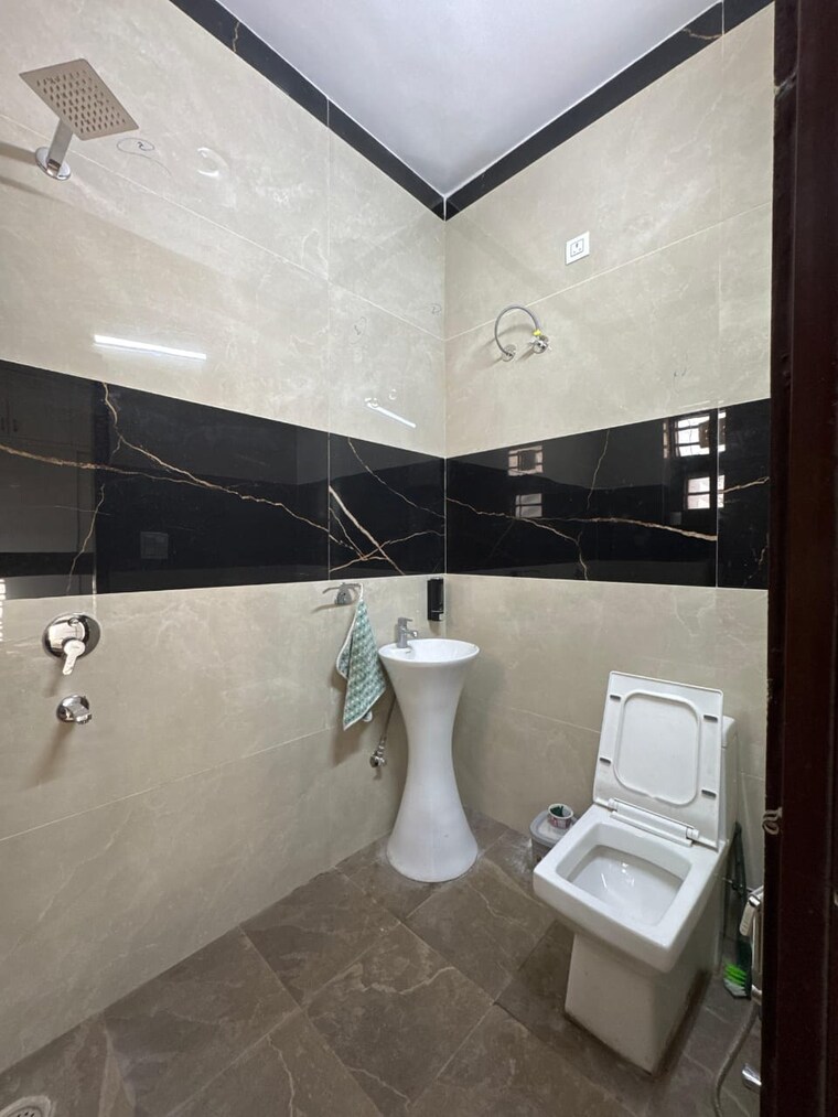 Attached Bathroom, kharar road 3 Bedroom 92 Sq.Yd. Independent House In Kharar Road Mohali 9240680