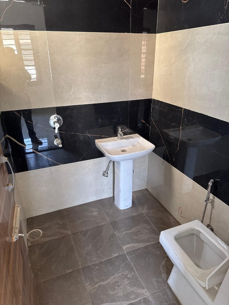 Attached Bathroom, kharar road 3 Bedroom 92 Sq.Yd. Independent House In Kharar Road Mohali 9240680