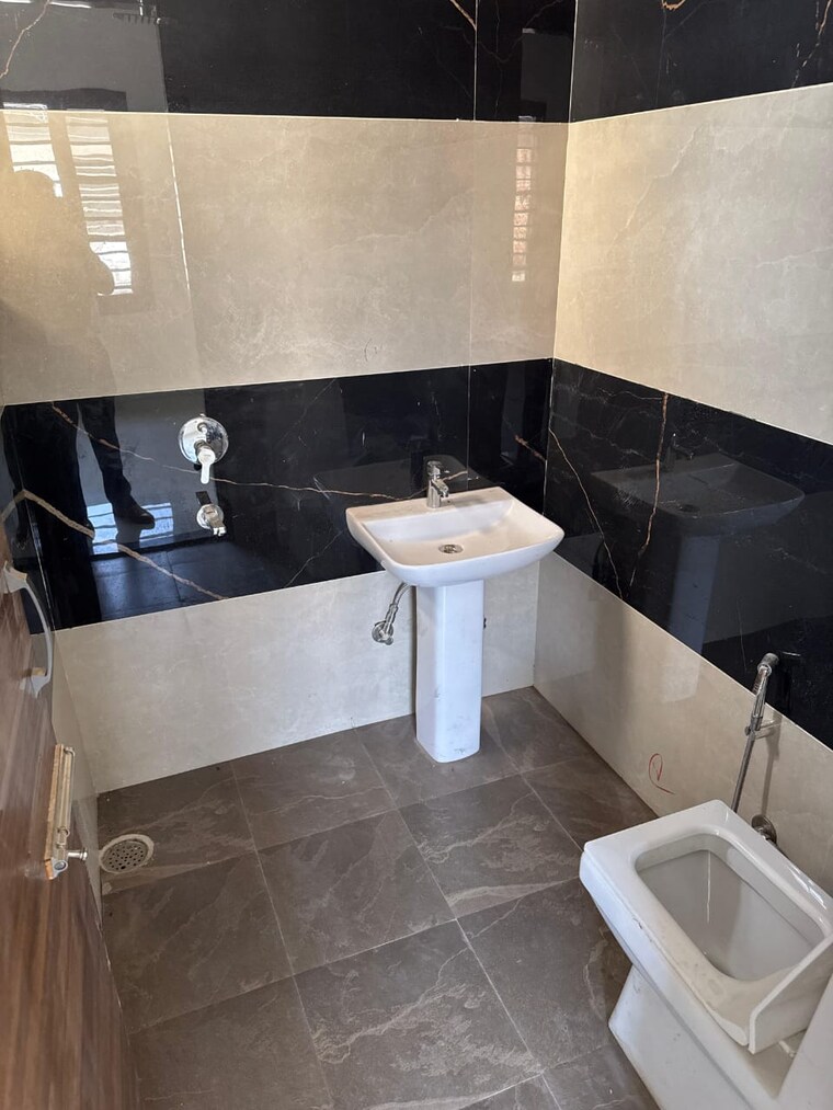 Attached Bathroom, kharar road 3 Bedroom 92 Sq.Yd. Independent House In Kharar Road Mohali 9240680