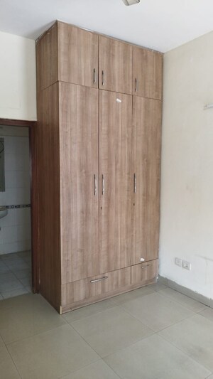 Bathroom in 3 BHK Apartment at Ardee City Palm Grove Heights, Sector 52 – for Rent