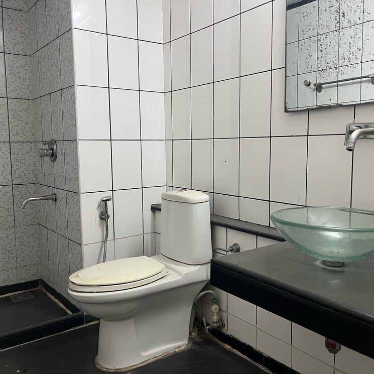 Bathroom, unitech-uniworld-gardens 3 Bedroom 2027 Sq.Ft. Apartment In Islampur Gurgaon 9240695