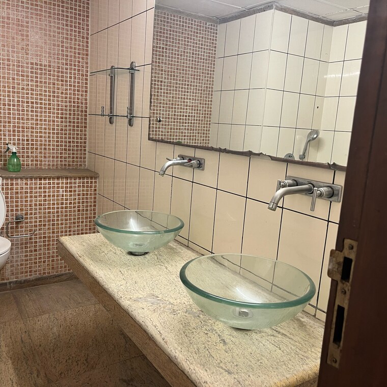 Bathroom, unitech-uniworld-gardens 3 Bedroom 2027 Sq.Ft. Apartment In Islampur Gurgaon 9240695