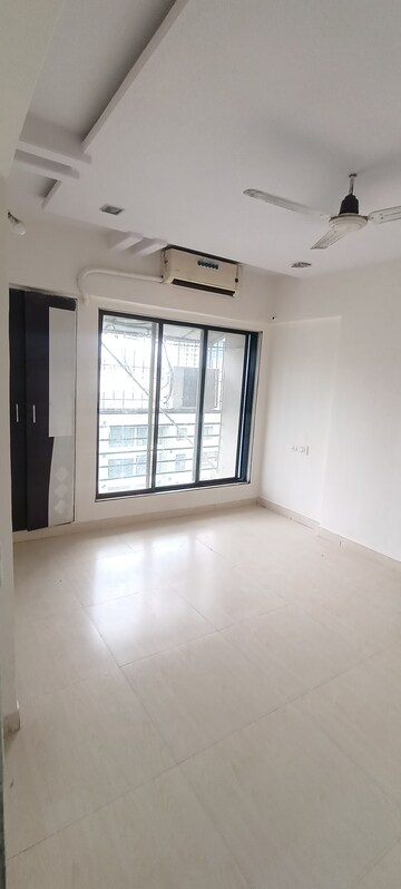 Room in 3 BHK Apartment at Rashmi Pride C, Mira Road East – for Rent