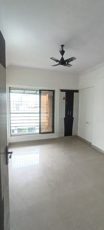 Room in 3 BHK Apartment at Rashmi Pride C, Mira Road East – for Rent