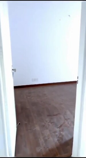 Room in 4 BHK Apartment at Bptp Park Sentosa, Sector 77 – for Sale