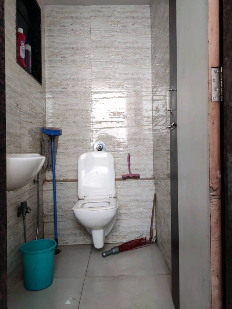 Bathroom, shelton-sapphire Commercial Office Space 1925 Sq.Ft. In Cbd Belapur Sector 15 Navi Mumbai 9240885